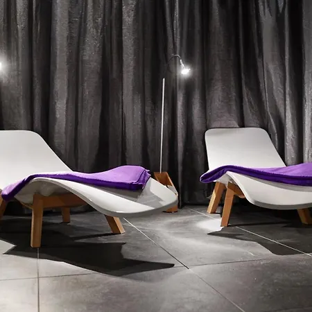 Jaz In The Hotell 4*