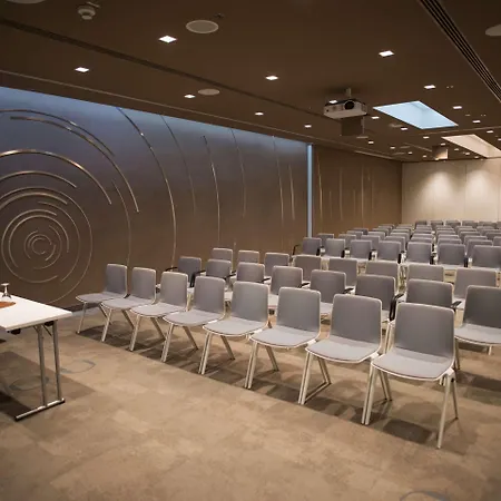 Jaz In The Hotell 4*